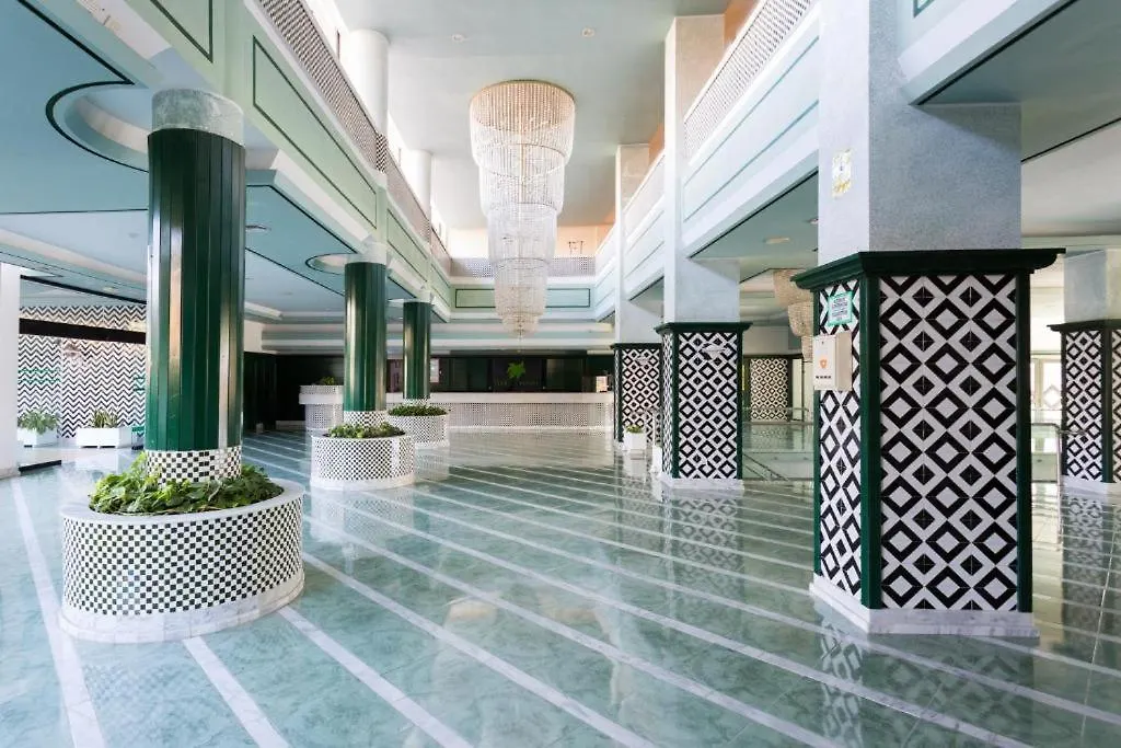 Skyline View Apartment - Free Private Parking Including & Guest Bonus 阿德耶 0*,