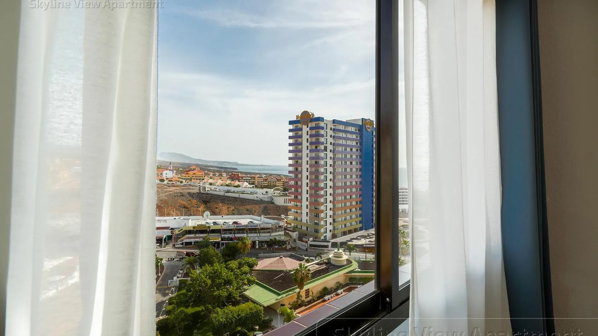 Skyline View Apartment - Free Private Parking Including & Guest Bonus 阿德耶